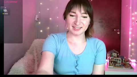 birdie_kiss online show from May 14, 9:31 pm