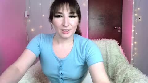 birdie_kiss online show from May 22, 9:02 pm