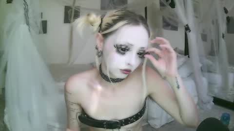 vampire fang  online show from May 8, 7:38 pm