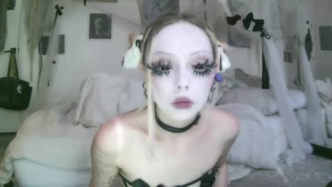 vampire fang  online show from May 31, 7:59 pm