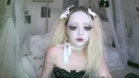 vampire fang  online show from May 6, 7:18 pm