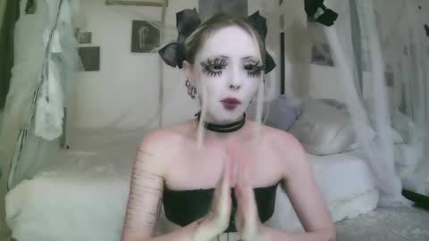 vampire fang  online show from May 15, 7:49 pm