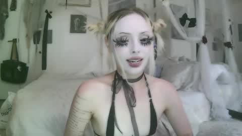 vampire fang  online show from June 3, 10:15 pm