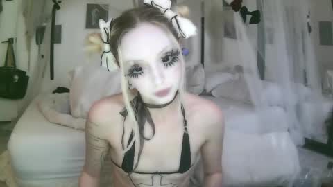 vampire fang  online show from June 2, 7:37 pm