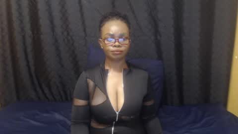 blackassxx83 online show from June 25, 6:29 am
