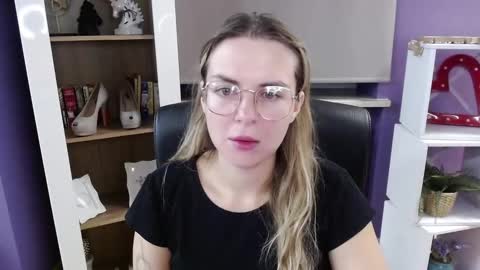 Z O E Y online show from October 21, 4:38 am