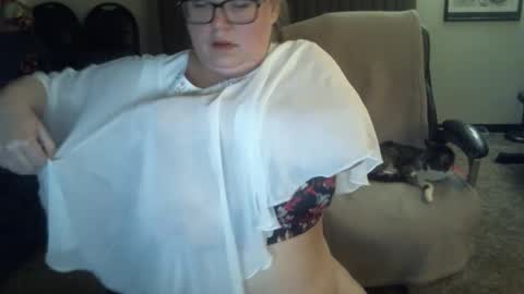 Snapshot of bladesizzo3111 chatting on January 31, 8:54 am bladesizzo3111 online show from January 31, 8:54 am