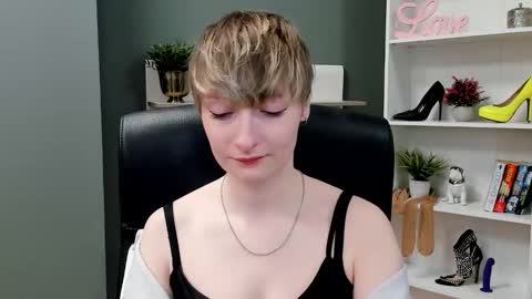 Snapshot of blair_erotic chatting on September 26, 7:06 am Blair online show from September 26, 7:06 am