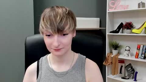 Snapshot of blair_erotic chatting on October 1, 6:18 am Blair online show from October 1, 6:18 am
