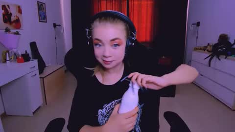 Nicole online show from October 8, 8:29 am