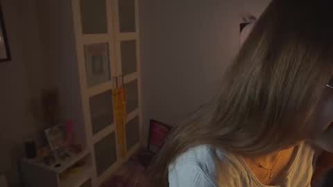  LiLy online show from September 23, 3:43 pm