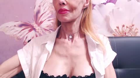 blond_pussy_ online show from May 24, 5:17 am