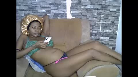 blonde_creamy online show from May 19, 3:35 am