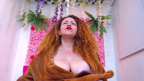 blonde_squirt_ online show from April 15, 6:36 am