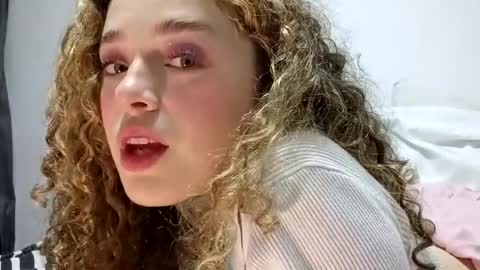 blondecurlypink online show from July 9, 12:35 am