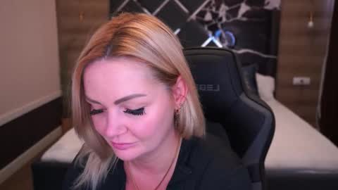 Blonde online show from October 3, 7:02 am