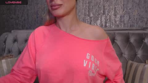 Snapshot of blondiestarxxx chatting on October 23, 12:05 am Helen online show from October 23, 12:05 am