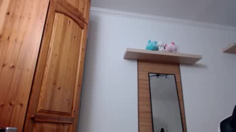 Snapshot of blondyelena chatting on September 17, 7:50 am blondyelena online show from September 17, 7:50 am