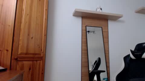 Snapshot of blondyelena chatting on February 28, 8:31 am blondyelena online show from February 28, 8:31 am