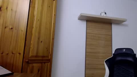 Snapshot of blondyelena chatting on March 7, 8:23 am blondyelena online show from March 7, 8:23 am