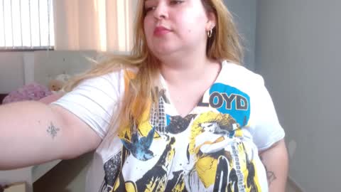 Snapshot of blondyliciousx chatting on December 15, 9:53 pm katartistic name online show from December 15, 9:53 pm
