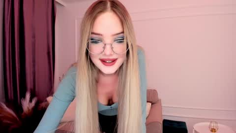 Snapshot of bloomingheart chatting on January 23, 8:56 pm Sophia online show from January 23, 8:56 pm