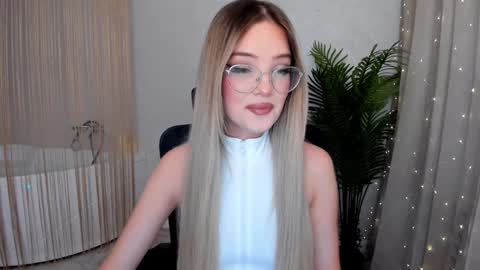 Snapshot of bloomingheart chatting on January 22, 7:45 pm Sophia online show from January 22, 7:45 pm