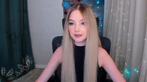 Snapshot of bloomingheart chatting on December 11, 9:01 pm Sophia online show from December 11, 9:01 pm