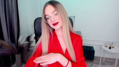 Snapshot of bloomingheart chatting on February 3, 8:03 pm Sophia online show from February 3, 8:03 pm
