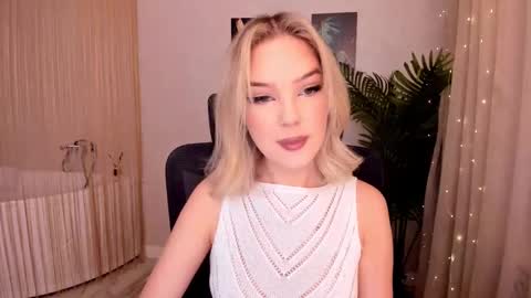 Snapshot of bloomingheart chatting on February 26, 7:51 pm Sophia online show from February 26, 7:51 pm