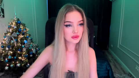 Snapshot of bloomingheart chatting on December 12, 12:22 pm Sophia online show from December 12, 12:22 pm