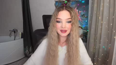 Snapshot of bloomingheart chatting on December 6, 6:49 pm Sophia online show from December 6, 6:49 pm