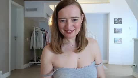 blue_angel_sweet online show from May 7, 3:44 am