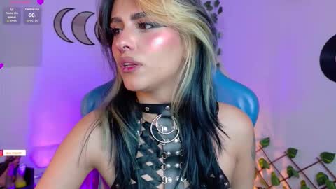 Snapshot of blue_kittenn chatting on September 11, 6:14 am blue_kittenn online show from September 11, 6:14 am