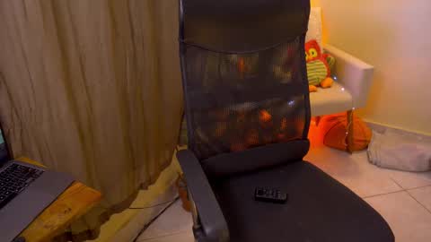 FLORAA online show from October 25, 2:03 pm