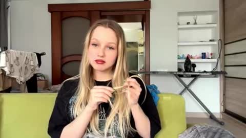 Nina online show from April 13, 8:04 am