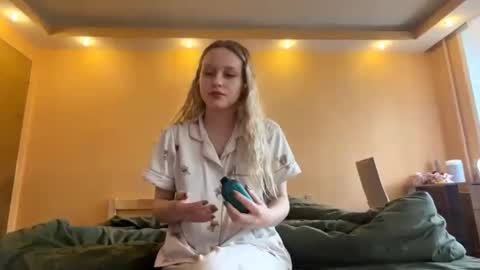 Nina online show from April 1, 8:59 am