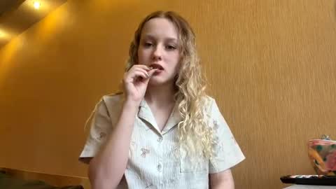 Nina online show from April 9, 7:03 am