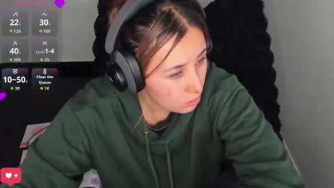 Bonnie Help me reach 500 likes online show from February 13, 1:40 am