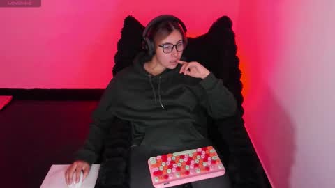 Bonnie Help me reach 500 likes online show from February 6, 9:40 pm