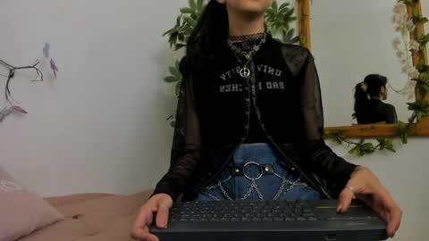   online show from May 8, 11:39 pm