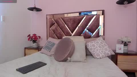 Bonny Jones online show from September 27, 8:05 pm