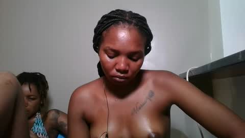 bootie_caramel online show from May 26, 4:23 am