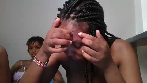 bootie_caramel online show from May 25, 4:22 am