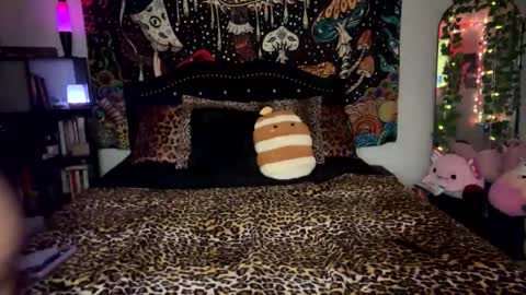 Snapshot of boysdroollx chatting on February 15, 5:09 am Puddin online show from February 15, 5:09 am