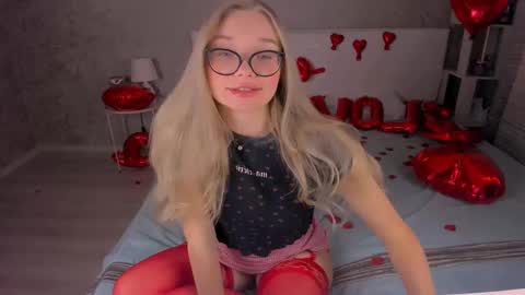 Snapshot of boysloveblondee chatting on February 13, 12:21 pm BoysLoveBlondee online show from February 13, 12:21 pm