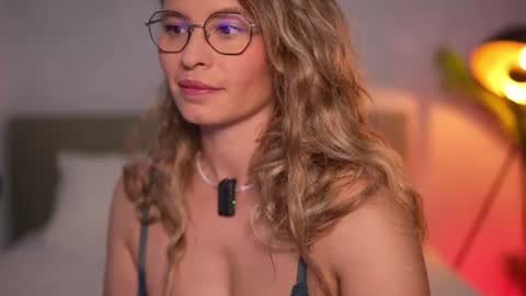 Alex online show from August 6, 8:32 am