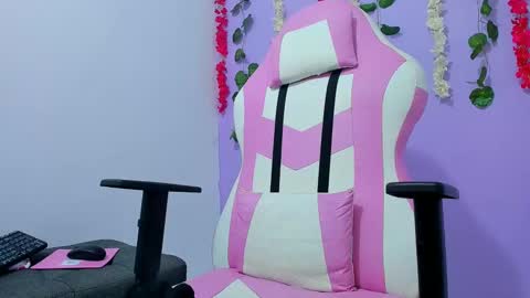 bratz_evans online show from January 12, 11:28 am