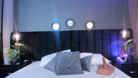   online show from April 7, 3:08 am