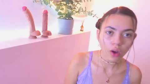 brenda_sky19 online show from May 12, 12:01 pm